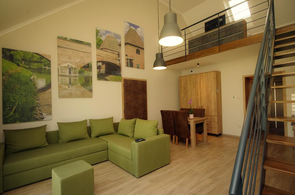Almasy Apartmanhaz גיולה מראה חיצוני תמונה