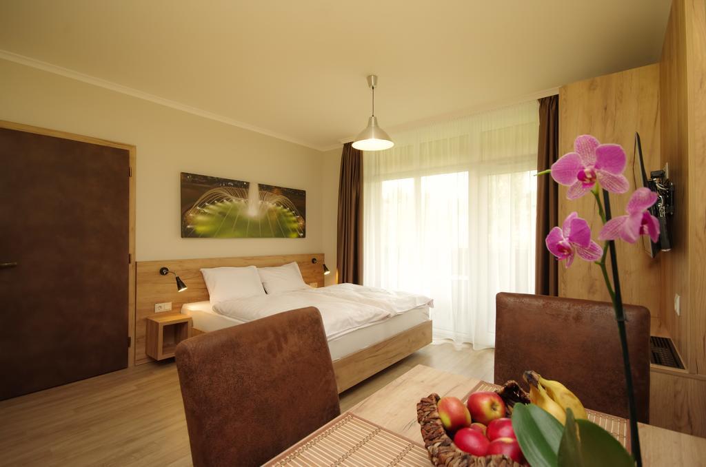Almasy Apartmanhaz גיולה מראה חיצוני תמונה