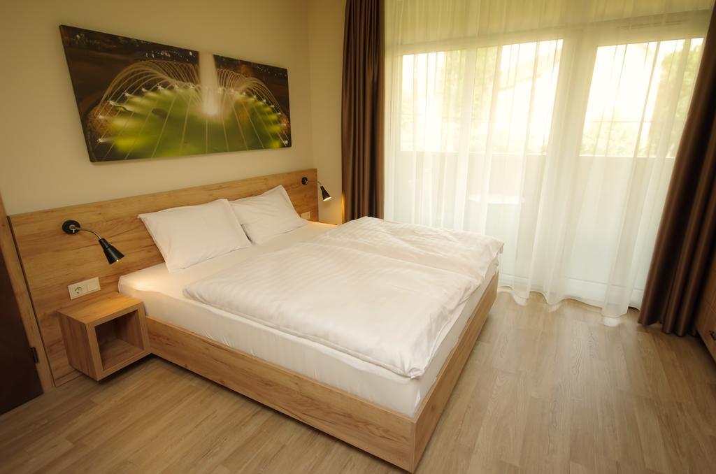 Almasy Apartmanhaz גיולה מראה חיצוני תמונה